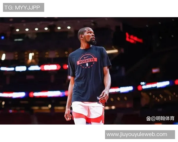 乌度卡强调杜兰特在年轻球队中应更积极发声以引领队友成长 乌度卡强调杜兰特在年轻球队中应更积极发声以引领队友成长