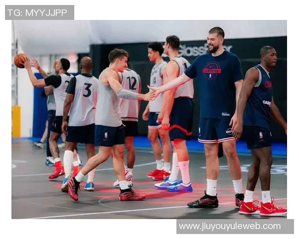 快船训练未取消哈登小卡祖巴茨等球员均在场上参与训练