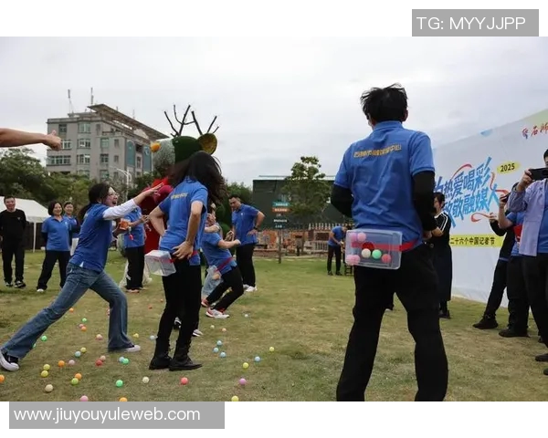 五大囧再添一笔大球后退鞋子掉落摔倒瞬间引发笑声